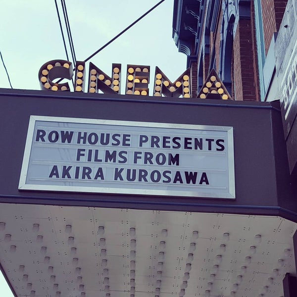 รูปภาพถ่ายที่ Row House Cinema โดย Chris K. เมื่อ 7/25/2015