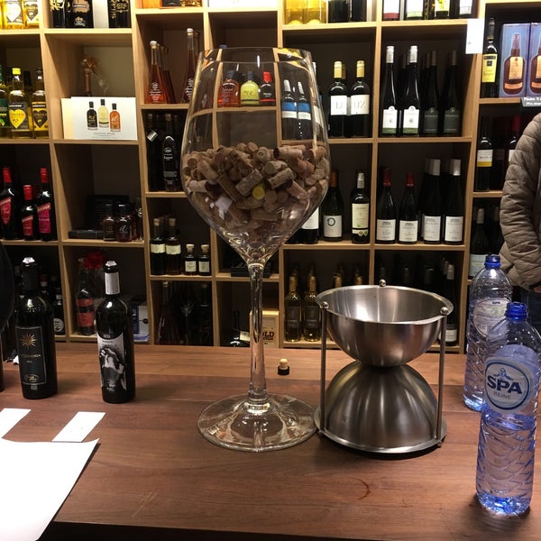 Het eens zijn met Wanten Stadscentrum Slijterij & Wijnhandel "de Helm" - Wine Shop