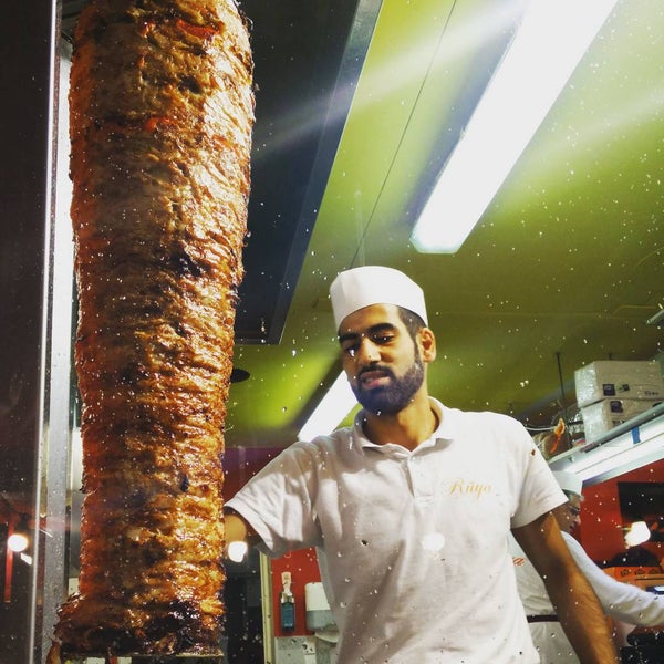 Foto tomada en Rüyam Gemüse Kebab  por Jorge D. el 1/18/2016