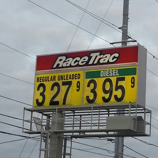 รูปภาพถ่ายที่ RaceTrac โดย Beth เมื่อ 1/27/2013