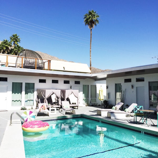 A true Palm Springs gem!!! Beautiful place with amazing rooms awesome service and a lovely chill relaxing pool area. Mid century modern style. Perfect Palm Springs oasis!