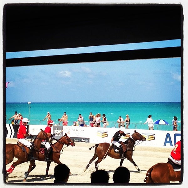 Foto scattata a Miami Beach Polo World Cup da Trisha C. il 4/27/2013