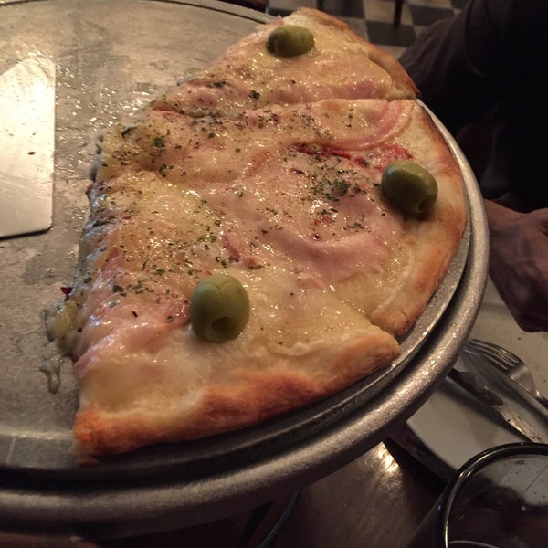 9/1/2016 tarihinde Julian R.ziyaretçi tarafından Central de Pizzas'de çekilen fotoğraf