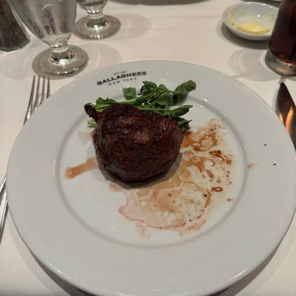 Photo taken at Gallaghers Steakhouse by Samantha G. on 3/23/2024