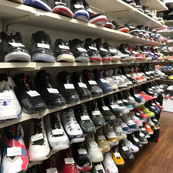 Fotos En スニーカーショップ Skit 大阪 堀江店 西区 1 Tip