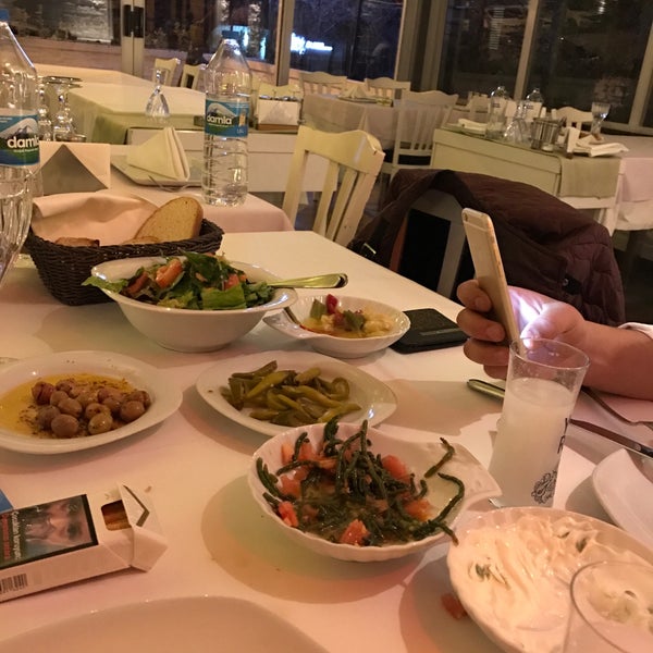 Foto diambil di Yosun Balık Restoran oleh Özgür T. pada 3/18/2017