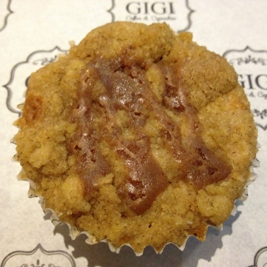 Photo taken at GIGI Coffee &amp; Cupcakes by Riel E. on 10/16/2012