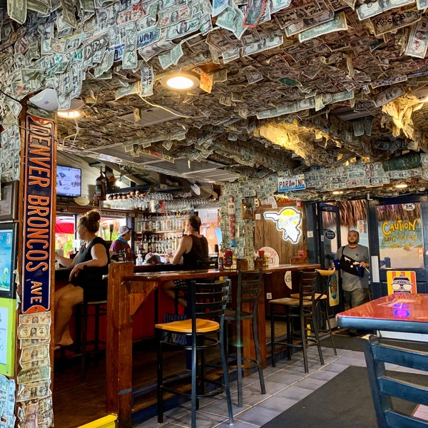 6/20/2020 tarihinde Phillip K.ziyaretçi tarafından Siesta Key Oyster Bar'de çekilen fotoğraf