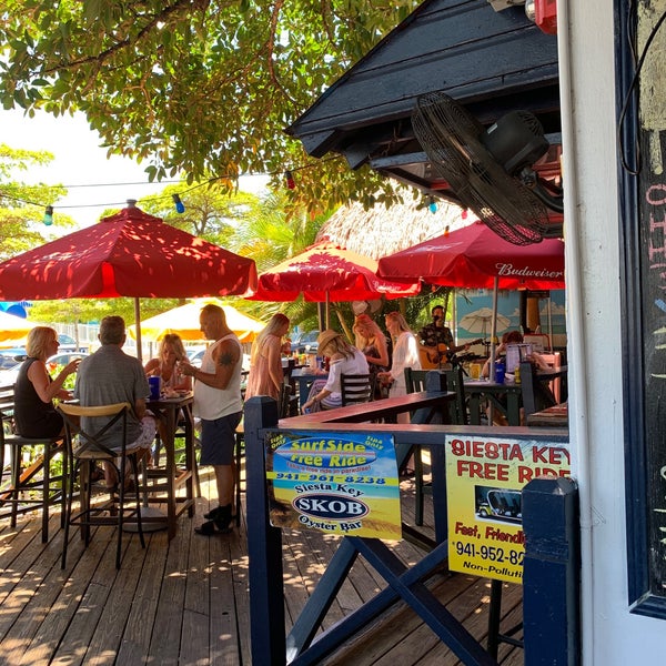 Снимок сделан в Siesta Key Oyster Bar пользователем Phillip K. 6/20/2020