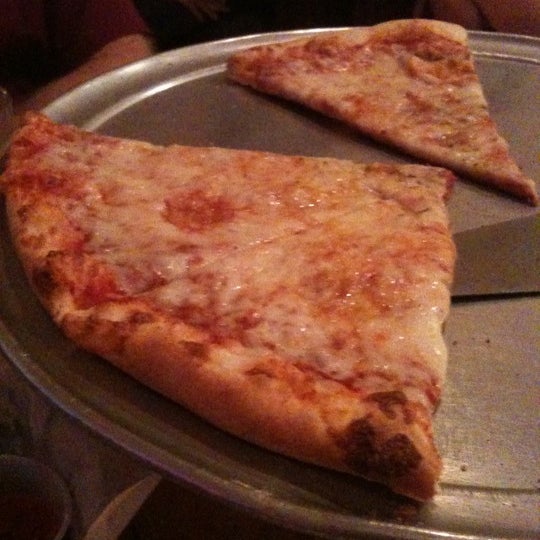 Photo taken at Angelo&#39;s Pizzeria &amp; Ristorante by Rachel W. on 1/19/2011