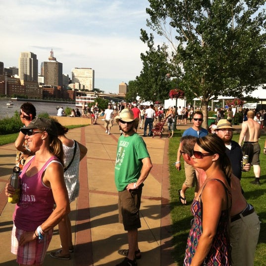 6/24/2012 tarihinde Ashley K.ziyaretçi tarafından River&#39;s Edge Music Festival'de çekilen fotoğraf