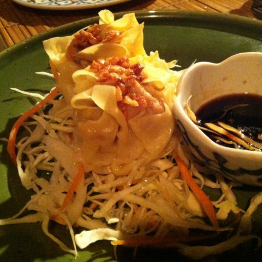 รูปภาพถ่ายที่ Siam Square Thai Cuisine โดย Andy S. เมื่อ 5/19/2012