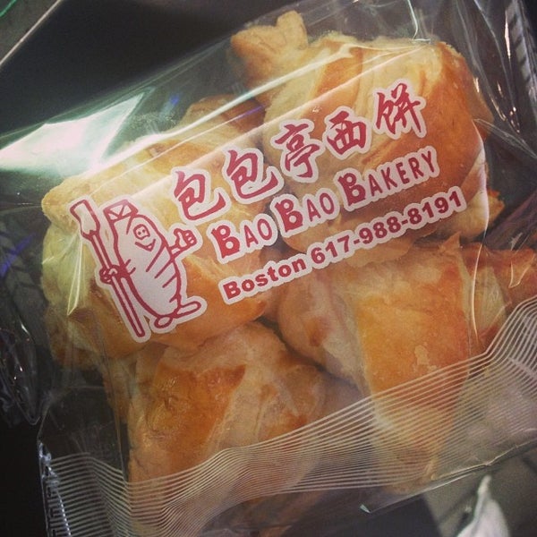 Снимок сделан в Bao Bao Bakery &amp; Cafe пользователем Gloria C. 1/22/2014