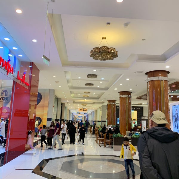รูปภาพถ่ายที่ Muscat Grand Mall โดย Ahmed A. เมื่อ 3/1/2019
