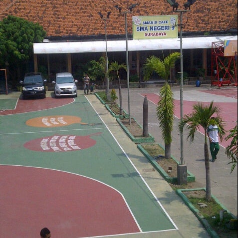 Снимок сделан в SMA Negeri 9 Surabaya пользователем danang f. 11/1/2013