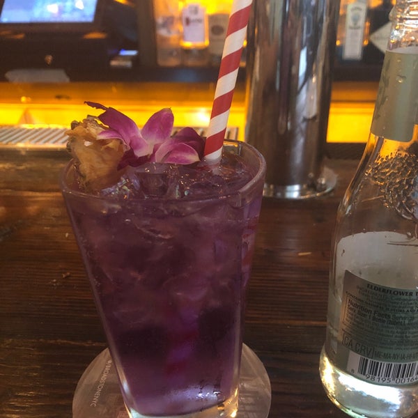 Photo taken at Broadstone Bar &amp; Kitchen by Sophie T. on 7/5/2019