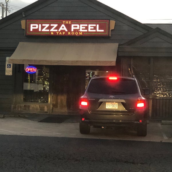 Снимок сделан в The Pizza Peel and Tap Room пользователем Mary O. 12/7/2019
