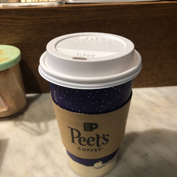 Photo taken at Peet&#39;s Coffee &amp; Tea by Mary O. on 11/14/2019