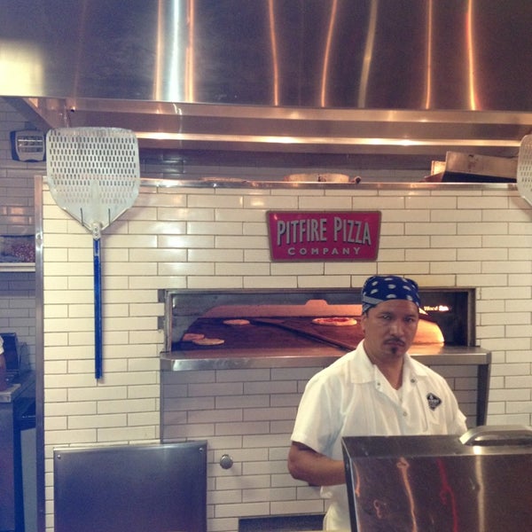 7/3/2013 tarihinde Diego C.ziyaretçi tarafından Pitfire Pizza'de çekilen fotoğraf
