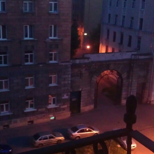 Питер грибоедовский канал. В питере висит планета. Первый инженерный мост в санкт-петербурге. Петербург висел. Певчий мост санкт-петербург.