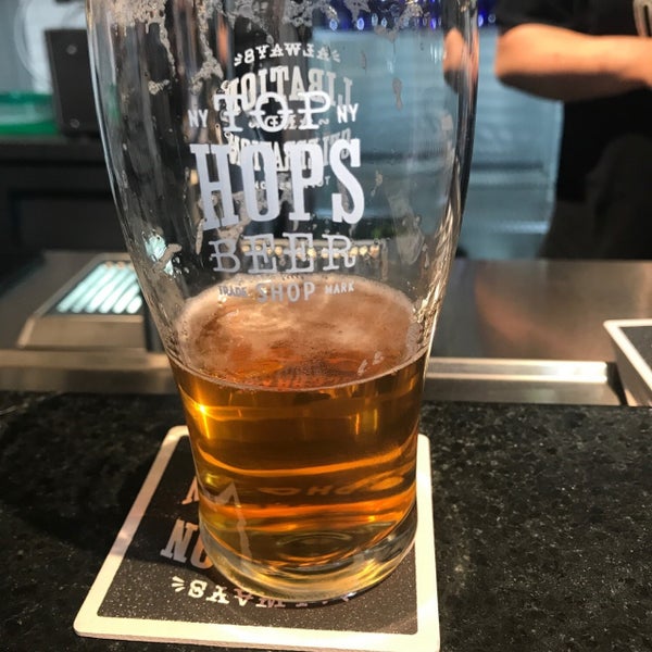 Photo taken at Top Hops by tigho on 6/12/2019