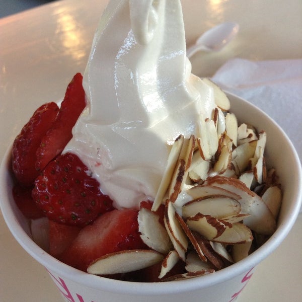 7/7/2013 tarihinde Alan D.ziyaretçi tarafından Skinnidip Frozen Yogurt'de çekilen fotoğraf