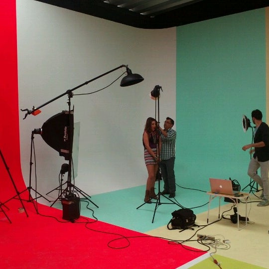 Foto diambil di Public Studio - Foro Estudio de Foto y Video - oleh Jorge Ivan L. pada 12/17/2012