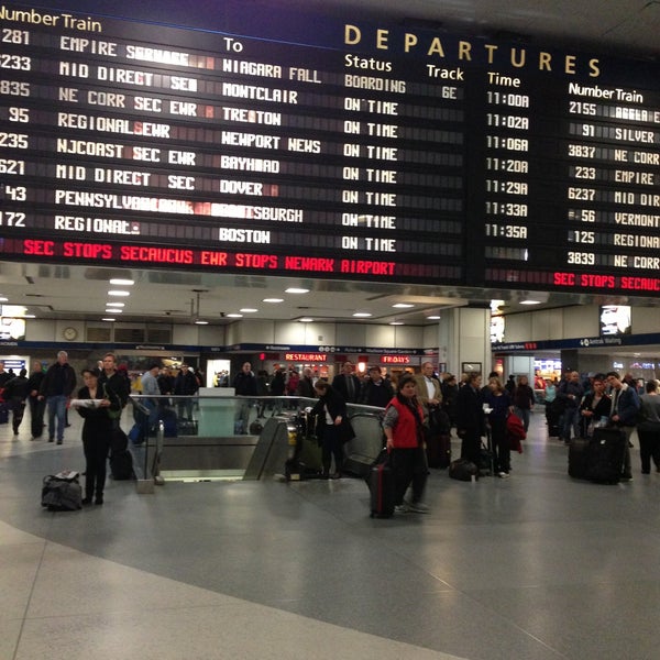 Foto tirada no(a) New York Penn Station por Ghada A. em 4/12/2013