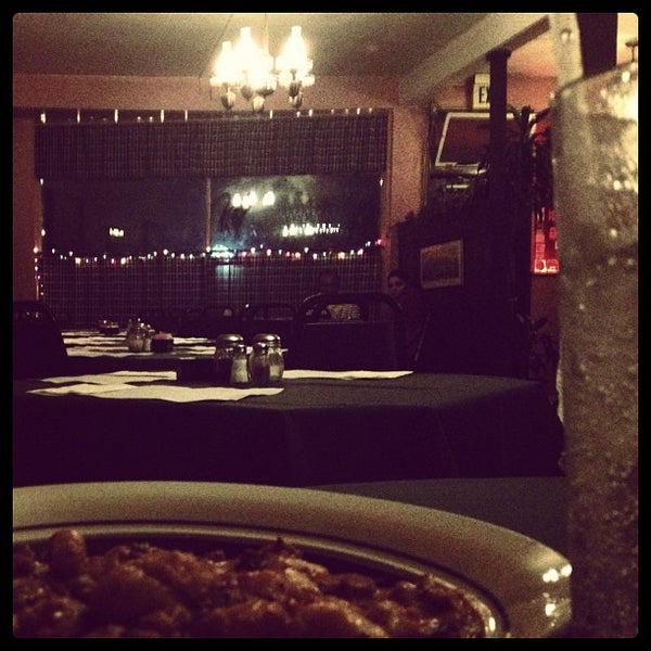 รูปภาพถ่ายที่ Volare Italian Restaurant โดย Mateo R. เมื่อ 10/14/2012