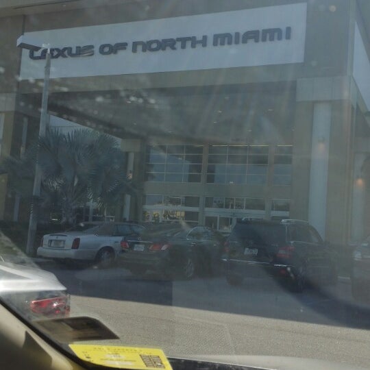 Das Foto wurde bei Lexus of North Miami von Heartz T. am 8/22/2014 aufgenommen