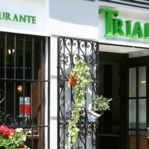 Foto diambil di Restaurante Triana oleh Santiago O. pada 10/9/2013