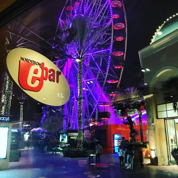 Das Foto wurde bei Irvine Spectrum Center von Andre A. am 1/4/2016 aufgenommen