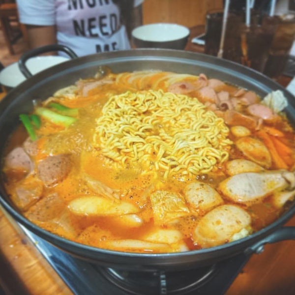 Foto diambil di Jjang Korean Noodle &amp; Grill oleh Budi T. pada 2/20/2016