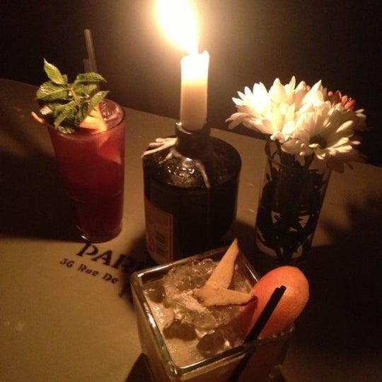7/20/2013にAlicia V.がLooking Glass Cocktail Clubで撮った写真