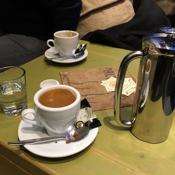 รูปภาพถ่ายที่ Die Kaffee Privatrösterei โดย David เมื่อ 2/9/2017