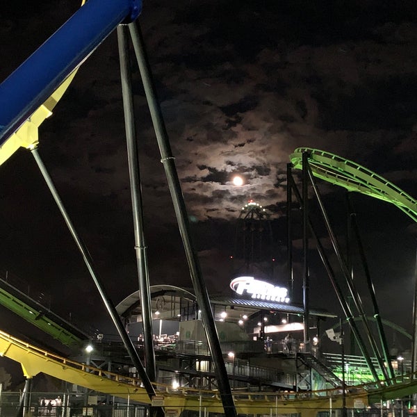 รูปภาพถ่ายที่ Six Flags Great Adventure โดย Connor W. เมื่อ 10/24/2021