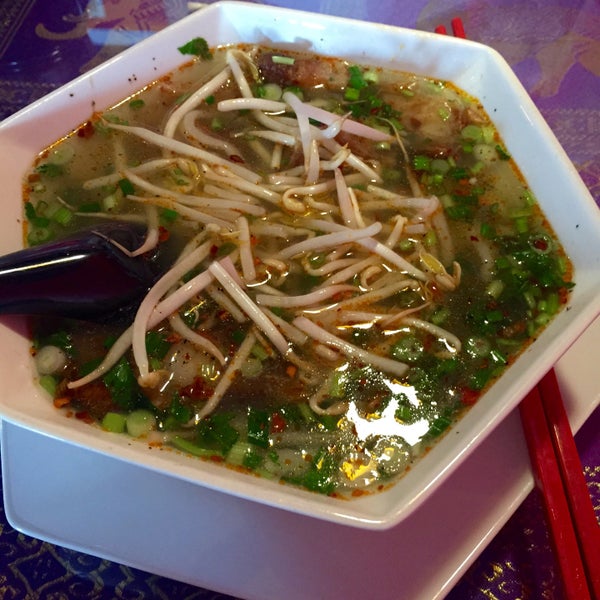 3/22/2015에 Noye V.님이 Sikhay Thai Lao Restaurant &amp; Boba Tea에서 찍은 사진