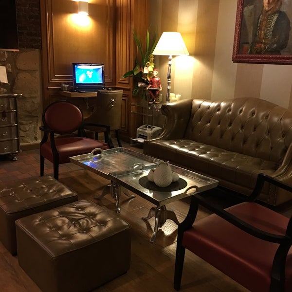 Photo taken at Hôtel de Fleurie by Chie on 2/15/2018