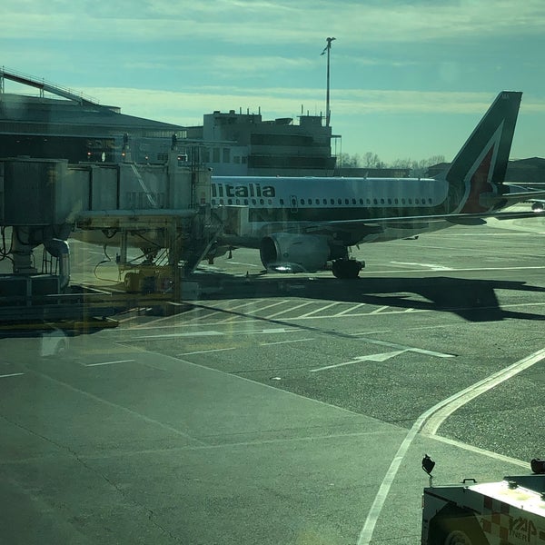 Gate A20 Airport Gate in Piano 1