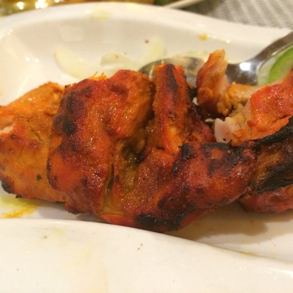 Photo taken at Queen&#39;s Tandoor Indian &amp; Fusion Cuisine by George P. H. on 11/17/2014
