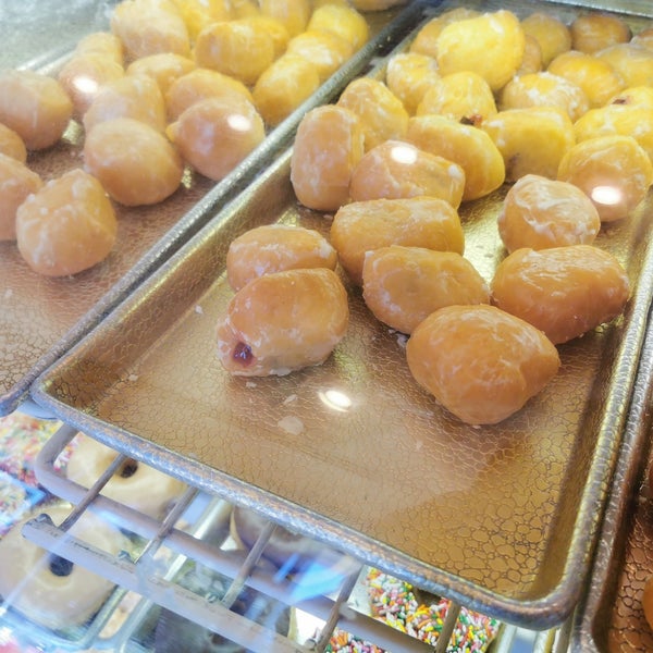 Happy Donuts Donut Shop in San Jose