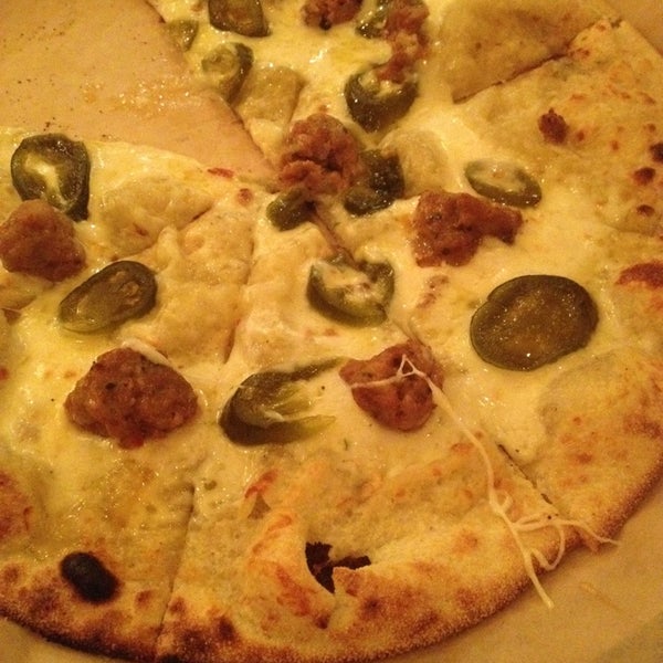 1/9/2014 tarihinde Grant J.ziyaretçi tarafından Pizza Snob'de çekilen fotoğraf