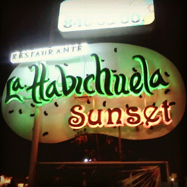 รูปภาพถ่ายที่ La Habichuela Sunset โดย Jesús C. เมื่อ 11/3/2012