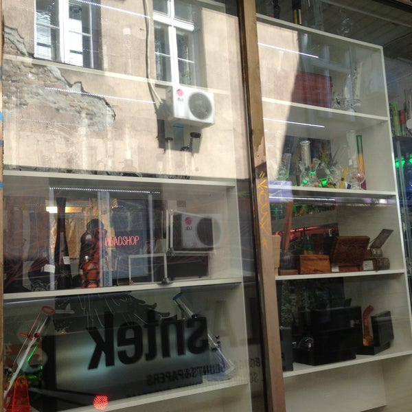 5/24/2013にZLAがZLA SHTEK Streetwear &amp; Smartshopで撮った写真