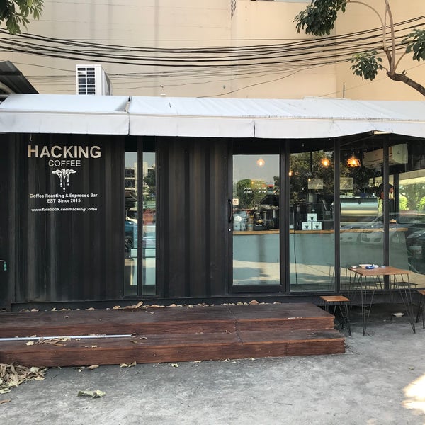 Foto diambil di Hacking Coffee oleh Win T. pada 12/10/2019