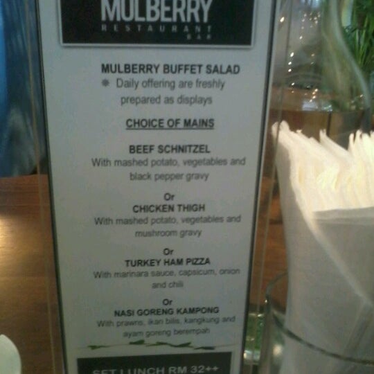 Das Foto wurde bei Mulberry Restaurant &amp; Bar von Sarah Z. am 1/11/2013 aufgenommen