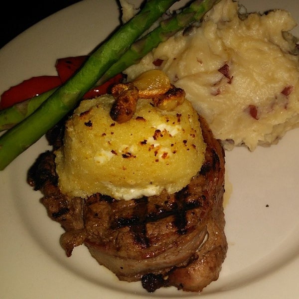 รูปภาพถ่ายที่ The Keg Steakhouse + Bar - Gilbert โดย Mr S. เมื่อ 2/21/2014