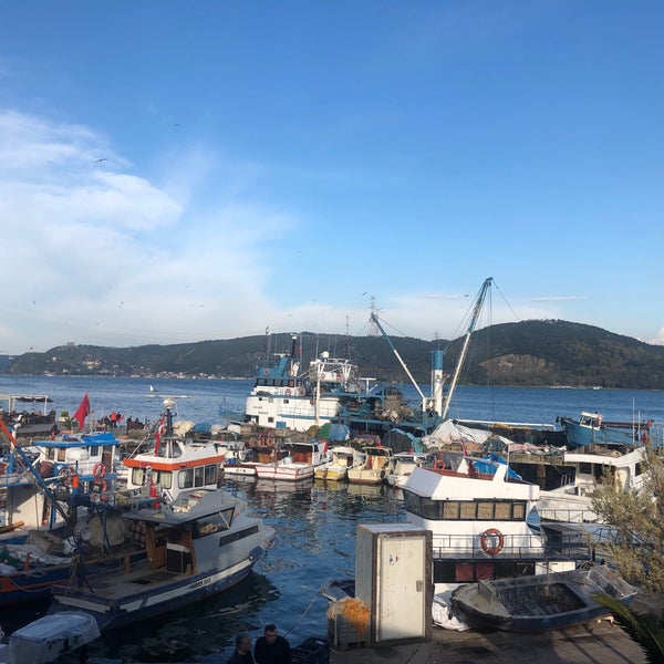 Photo prise au Dolphin Balık Restaurant par Timucin K. le4/11/2019