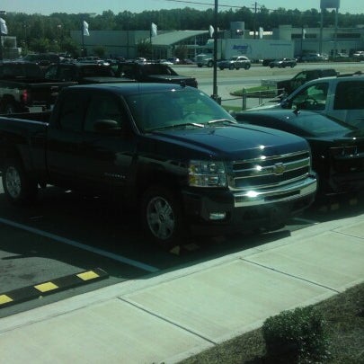 รูปภาพถ่ายที่ Jim Ellis Chevrolet โดย Rusty T. เมื่อ 9/24/2012
