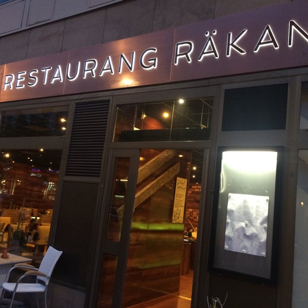 รูปภาพถ่ายที่ Restaurang Räkan โดย Rodrigo เมื่อ 6/14/2015